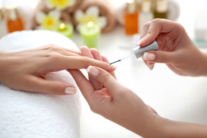 manicura-basica-madrid-bluestetic