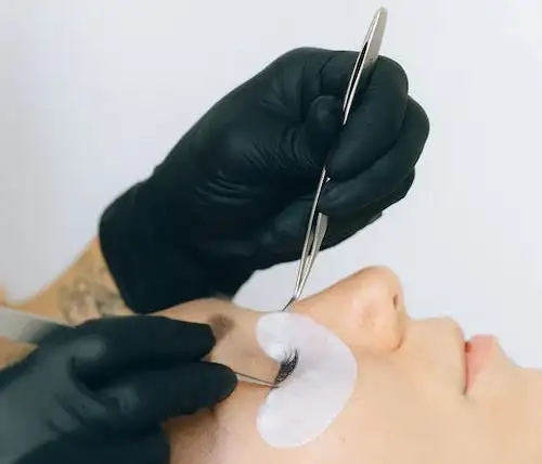 La Importancia de Acudir a Tu Centro de Estética para Realizar Tus Tratamientos