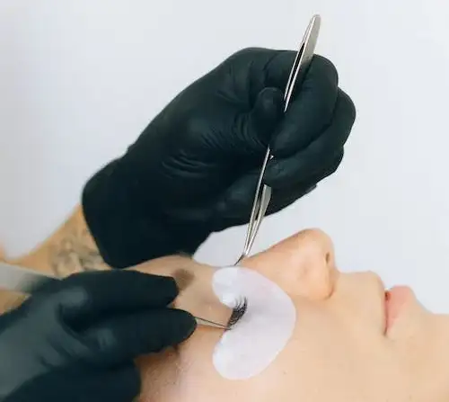 La Importancia de Acudir a Tu Centro de Estética para Realizar Tus Tratamientos